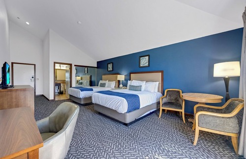 Bodega Bay Hotel | 2 Queen Vaulted Ceiling with Ocean View!