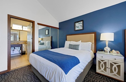 Bodega Bay Hotel | 2 Queen Vaulted Ceiling with Ocean View!