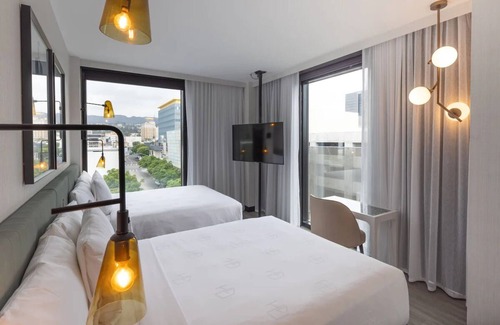 Hollywood Hotel | 2 Relaxing Unit Hollywood Stay: Pool, Rooftop, Pets Allowed, Attractions