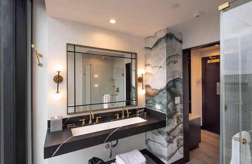 Hollywood Hotel | 2 Relaxing Unit Hollywood Stay: Pool, Rooftop, Pets Allowed, Attractions