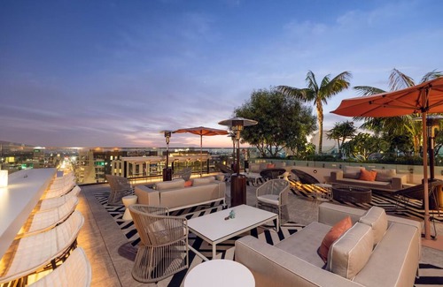 Hollywood Hotel | 2 Relaxing Unit Hollywood Stay: Pool, Rooftop, Pets Allowed, Attractions