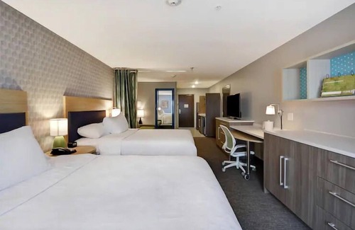 Alpine Center Hotel | 2 Relaxing Units Close to John Ball Park Zoo. FREE Parking and Breakfast!