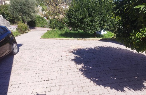 Gattieres Apartment | 2 rooms, garden level in Provencal villa