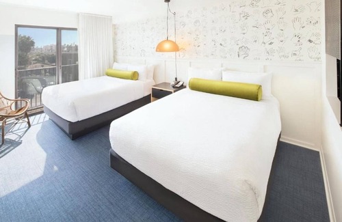 Venice Hotel | 2 SoCal Style Rooms in Venice | Balcony | Free Breakfast | Rooftop