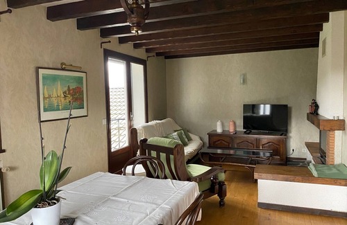 Menthon-Saint-Bernard Apartment | 2-storey, 4-bedroom apartment in a detached house in Menthon St B