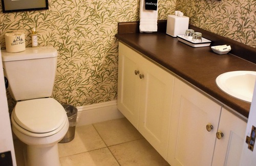 Siskiyou-Hargadine Historic District Bed & Breakfast | #2 The Sleeping Porch @ The McCall House Boutique Hoteln