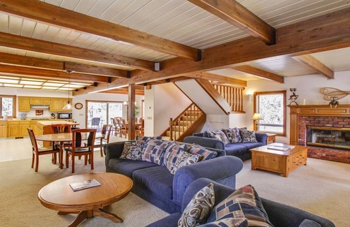 Sunriver House | 2 Tokatee-Sunriver, Oregon: Hot Tub, BBQ, WiFi, SHARC Aquatics, Tubing Hill, Mt. Bachelor, Golf, Deschutes River, Tennis, Bike Paths