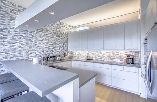 Dawson House | 2-Unit Bright & Modern SOCO Stay Near SXSW Top Spots!