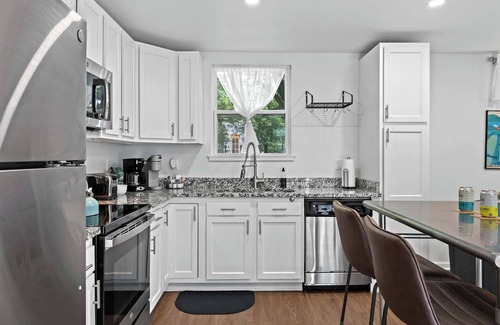 Phoenix Hill Apartment | 2-Unit Modern Container Retreat Perfect for Groups