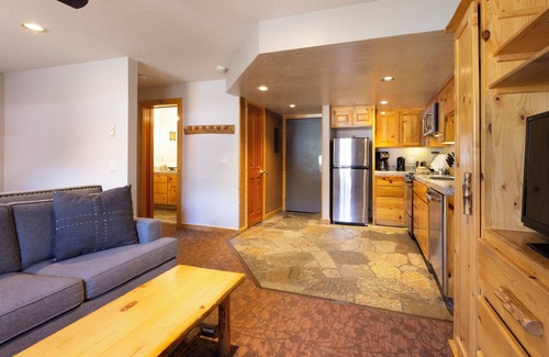 Olympic Valley Hotel | 2 Units | Full Kitchen | Free Parking | Olympic Valley Stay