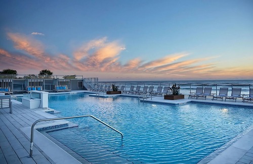 East Daytona Hotel | 2 Units w/Relaxing City Views, Outdoor Pool, Beachfront Property!