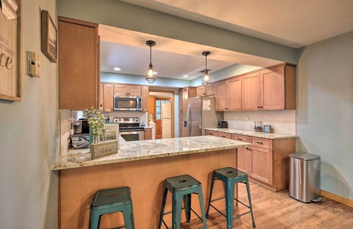 Earleton House | 20 Mi to UF Campus: Santa Fe Lake Escape w/Dock!