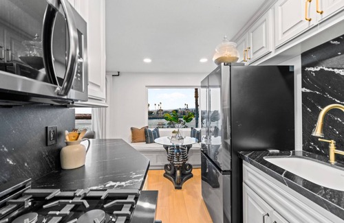 Hollywood House | 20% Off Oct 16-18! Steps To Sand, Private Hot Tub