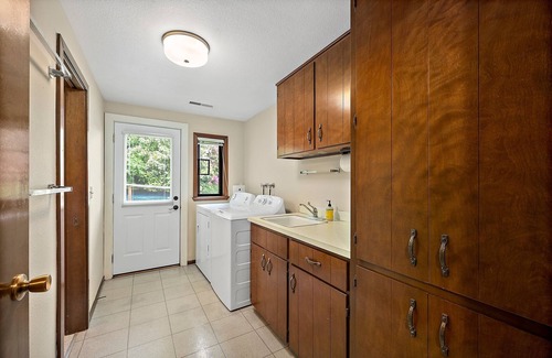 Gig Harbor House | 200' Waterfront classic home ~ Private Raft Island