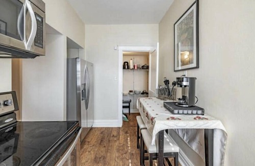 St. Louis Apartment | #202 AlbertHall Washington university