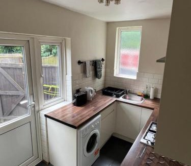 Hillingdon Apartment | 20mins to BakerSt, Harry Potter & Wembley Stadium!