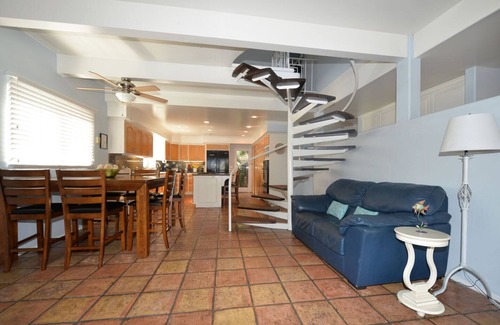 Avalon House | 211CL: Large Deck, Golf Cart, 1 Block to Beach, Pet Friendly. - 211 Claressa