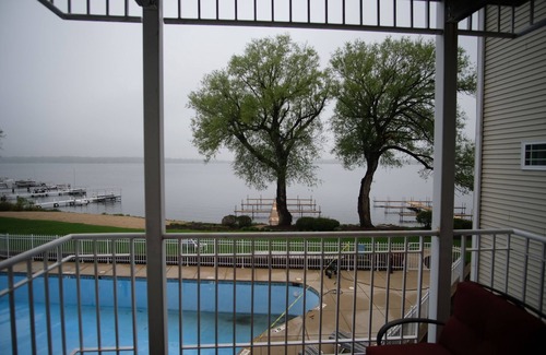 Delavan Lake Condo | 219 - One Bedroom Lake View Condo Suite