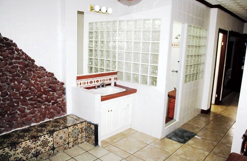 San Isidro Bed & Breakfast | 22 bed hotel with pool just 20 minutes from Airport
