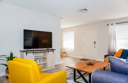 Indian Rocks Beach Cottage | 2201 - Suite A · New Modern Chic Suite Walkable Steps to Beach