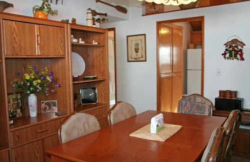 Avalon House | 242CL: Budget-friendly Catalina Cottage + Vaulted Ceilings + Front Porch