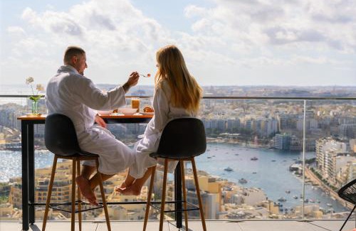 Paceville Apartment | 24th Floor Sea View Apart-Hotel in Mercury Tower St Julians