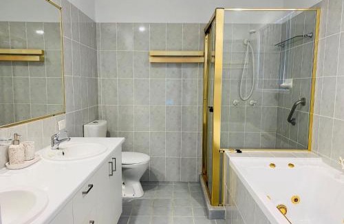 Rainbow Beach House | 29 Satinwood Drive - Rainbow Shores. Pets. Pool. Wifi