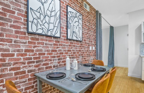 Cedars Condo | 2b/1b Modern Condo