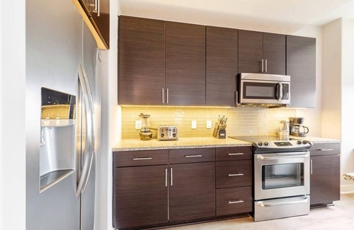 Downtown Baltimore Apartment | 2B/2BA Distinguished Apartment, Rooftop Pool & Gym