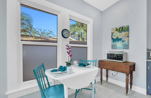 Bradenton House | 2b/2ba, HotTub, Walk To Shops, Dining! Beach Close! Wkly/Mo Discounts! Boat Opt!