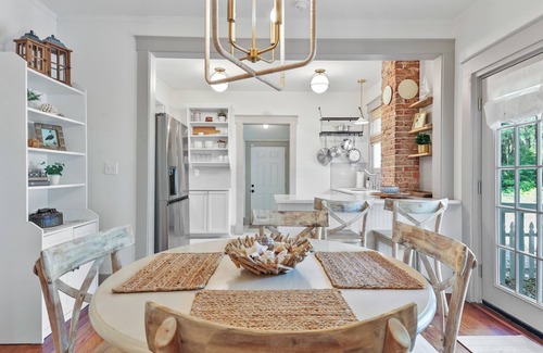 Midtown House | 2bd/1ba Cottage * Renovated * Cottage in Savannah * 30+ day stay