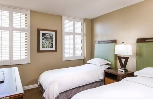 Waikiki Resort | 2Bd/2Ba Condo at Lagoon Tower Hilton Hawaiian Village Sleeps 6