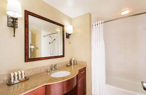 Waikiki Resort | 2Bd/2Ba Condo at Lagoon Tower Hilton Hawaiian Village Sleeps 6