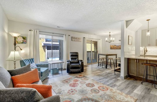 Skyway Apartment | 2BD Dry Sauna & Pool Near Downtown COS, GotG, & Pikes Peak