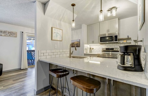 Skyway Apartment | 2BD Dry Sauna & Pool Near Downtown COS, GotG, & Pikes Peak