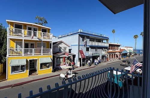 Avalon House | 2BD Home, 1/2 Block to the Beach, A/C, Pet Friendly, WIFI. - 124 Claressa Ave