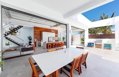 Long Bay Villa | 2bdr Beachside Vacation Villa, Hotel Amenities v6