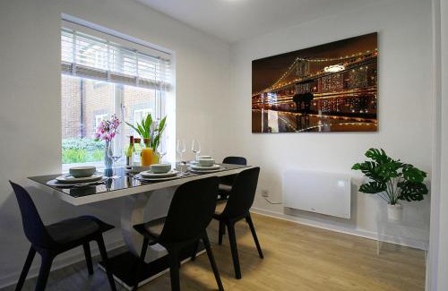 Reading Apartment | 2BDR Flat RG1 - Free Open Parking