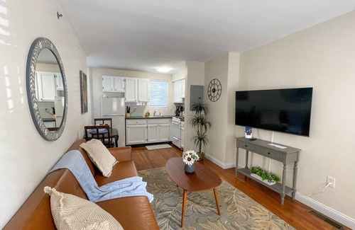 Riverside Apartment | 2Bed, 1.5Bath, Multi-Level Townhouse, Sleeps 6