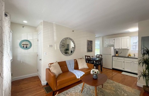 Riverside Apartment | 2Bed, 1.5Bath, Multi-Level Townhouse, Sleeps 6