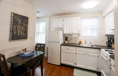 Riverside Apartment | 2Bed, 1.5Bath, Multi-Level Townhouse, Sleeps 6