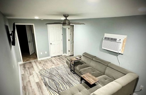 Bay City Apartment | 2Bed, 1Bath - Urban Retreat New!