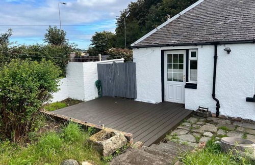 Longcroft Apartment | 2bed Airport Cottage, Contractors & Tourists