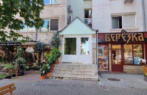 Lozenets Apartment | 2Bed Apartment Sleeps 6 - Wifi & On-Site Parking