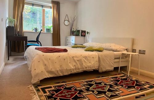 Queen's Park Apartment | 2Bed Apt in Vibrant Queens Park