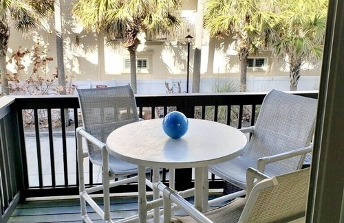 Fernandina Beach Condo | 2Br/2Ba Beachfront Condo Sleeps 6. Great Balcony Views! New Flooring!