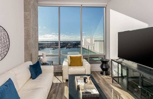 Fells Point Apartment | 2BR/2BA Elegant Luxury Suite With Gym & Pool By ENVITAE