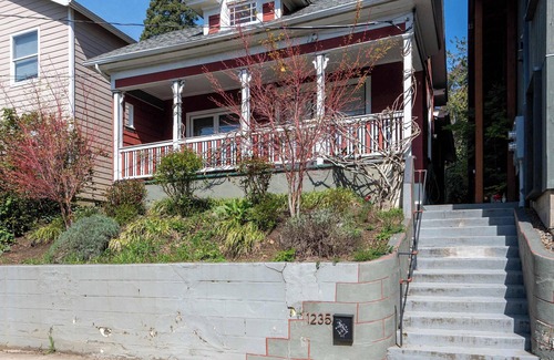 Overlook House | 2BR/2BA Patio Steps to Mississippi Ave
