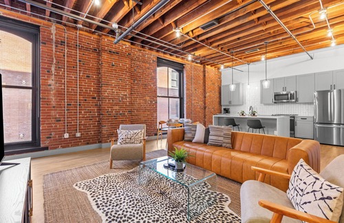 Downtown St. Louis Apartment | 2BR 2BA Riverfront Loft W/D Gated Parking