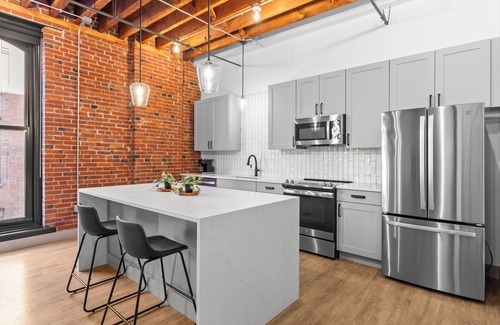 Downtown St. Louis Apartment | 2BR 2BA Riverfront Loft W/D Gated Parking